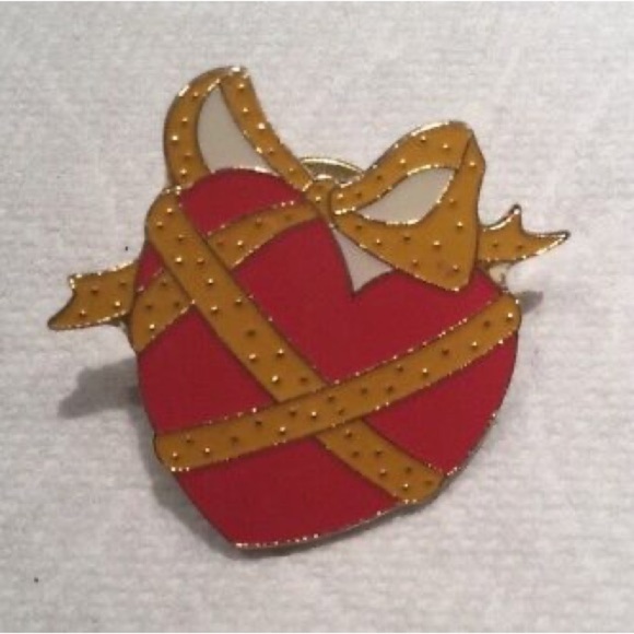Mary Engelbreit Vintage Heart Ribbon Metal Enamel Lapel Pin - Picture 5 of 6